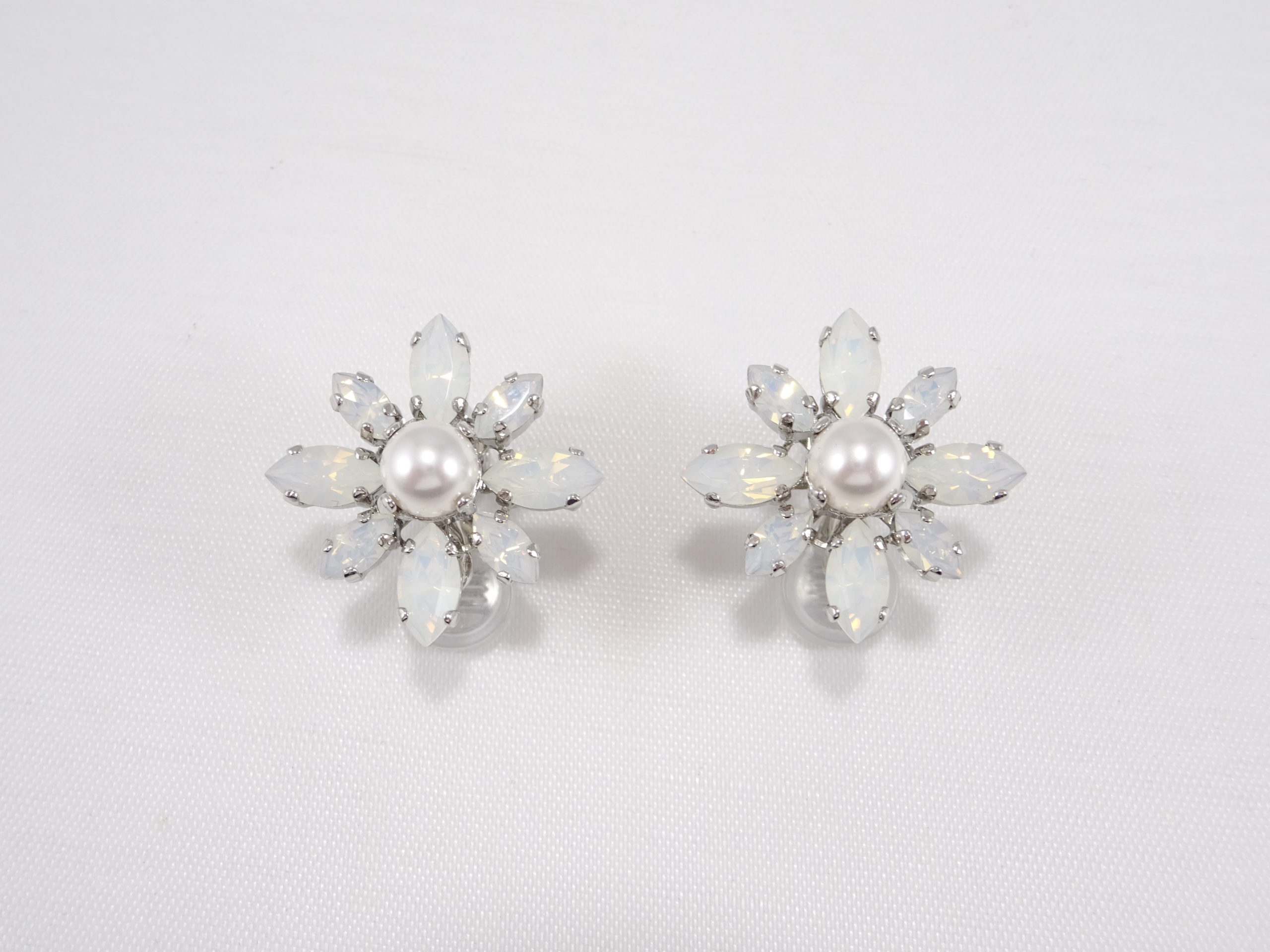 Petit flower bijou/White opal (Silver)
